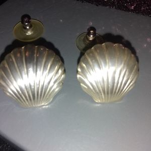 VINTAGE!/ STERLING SEASHELL POST EARRINGS ❤️